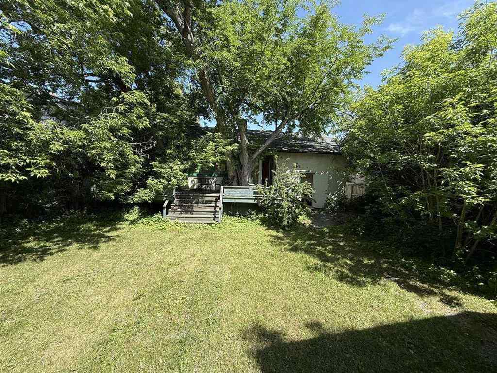 MLS® A2203613 - 133 10 Avenue NE in Crescent Heights Calgary, Residential