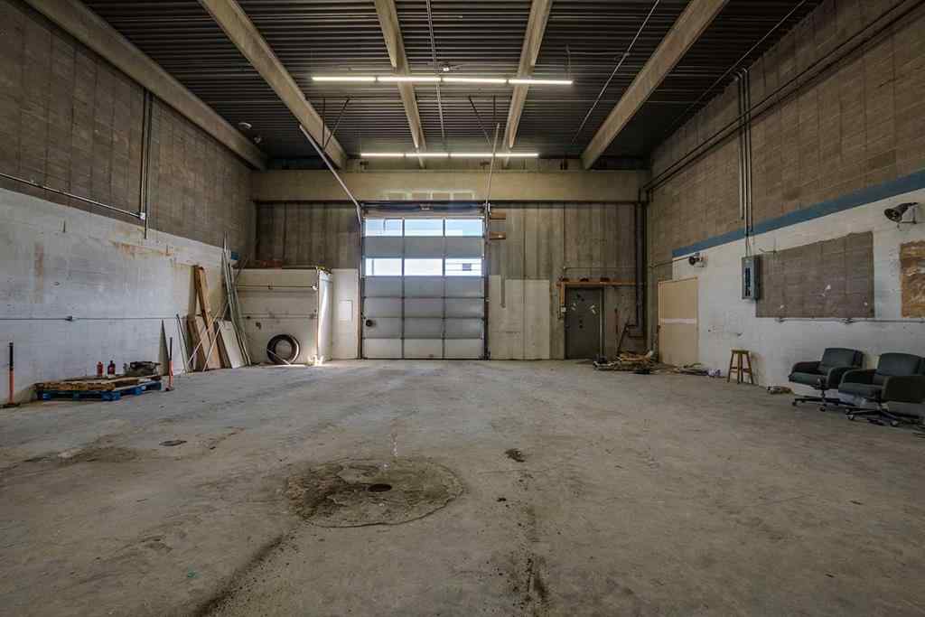 MLS® A2203900 - Unit #7 7727 50 Avenue  in Northlands Industrial Park Red Deer, Commercial