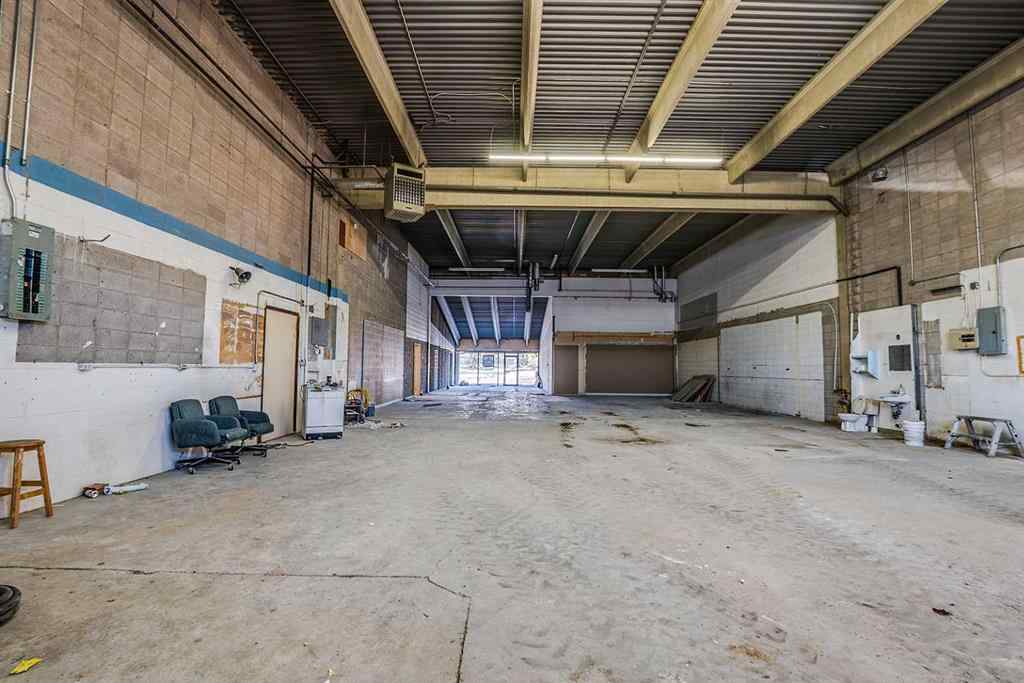 MLS® A2203900 - Unit #7 7727 50 Avenue  in Northlands Industrial Park Red Deer, Commercial
