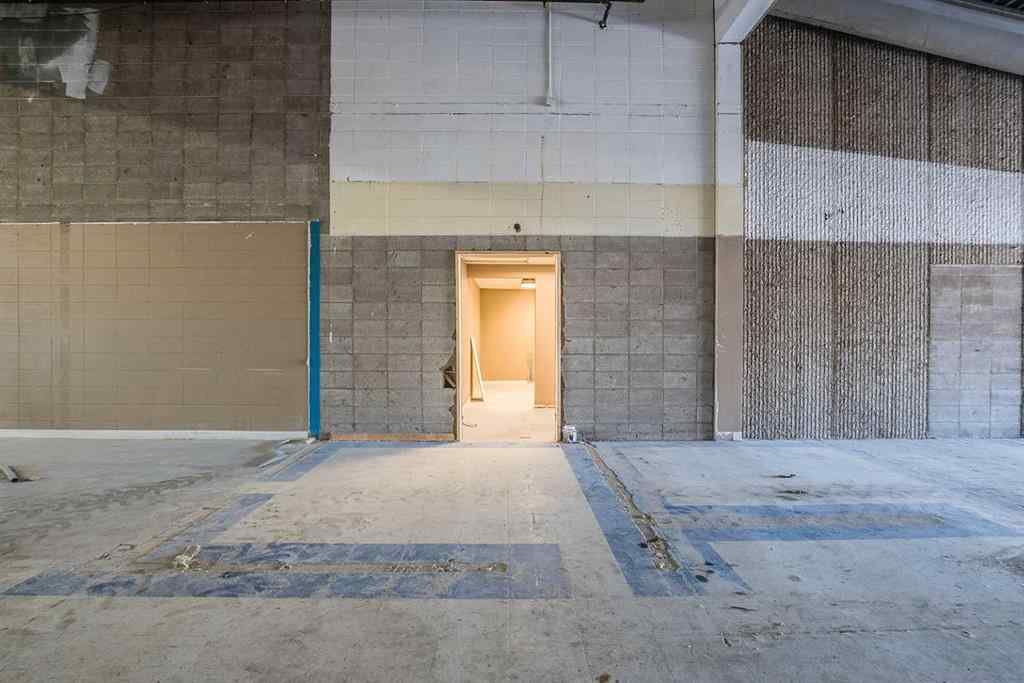MLS® A2203900 - Unit #7 7727 50 Avenue  in Northlands Industrial Park Red Deer, Commercial