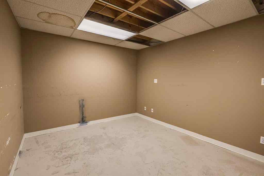 MLS® A2203900 - Unit #7 7727 50 Avenue  in Northlands Industrial Park Red Deer, Commercial