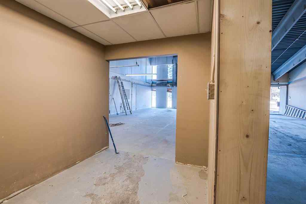 MLS® A2203900 - Unit #7 7727 50 Avenue  in Northlands Industrial Park Red Deer, Commercial