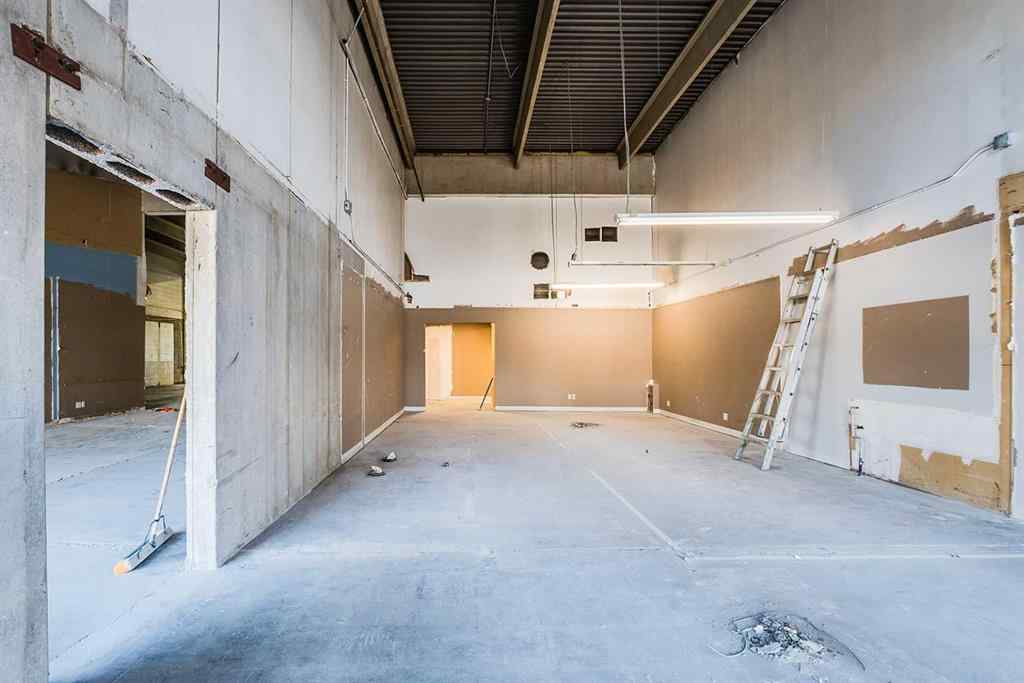 MLS® A2203900 - Unit #7 7727 50 Avenue  in Northlands Industrial Park Red Deer, Commercial