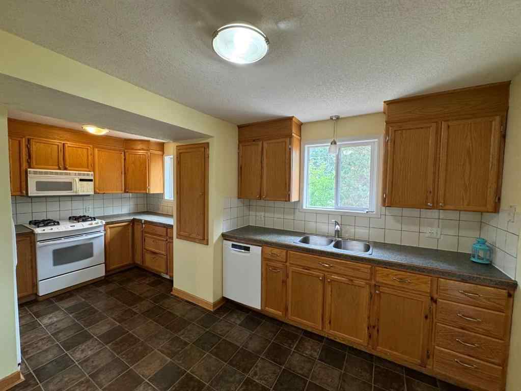 MLS® A2203969 - 126 Community Lane  in Saprae Creek Estates Saprae Creek, Residential