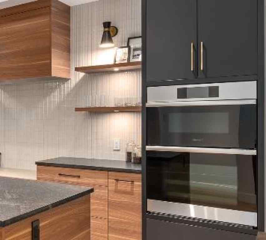 MLS® A2204269 - 727 15 Street NW in Hillhurst Calgary, Residential