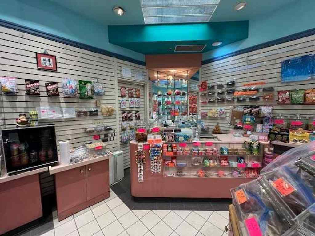 MLS® A2204377 - Unit #150 1623 Centre Street NW in Crescent Heights Calgary, Commercial
