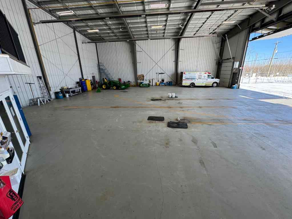 MLS® A2204467 - 397 Snow Eagle   in Snow Eagle Aviation Park Fort McMurray, Commercial