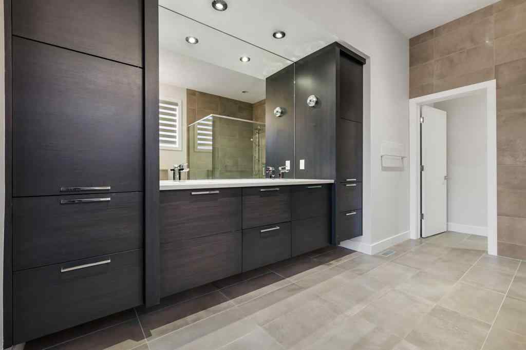 MLS® A2204677 - 639 26 Avenue NW in Mount Pleasant Calgary, Residential