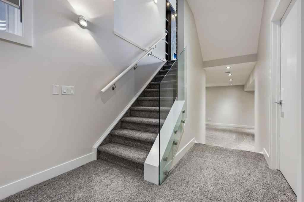 MLS® A2204677 - 639 26 Avenue NW in Mount Pleasant Calgary, Residential