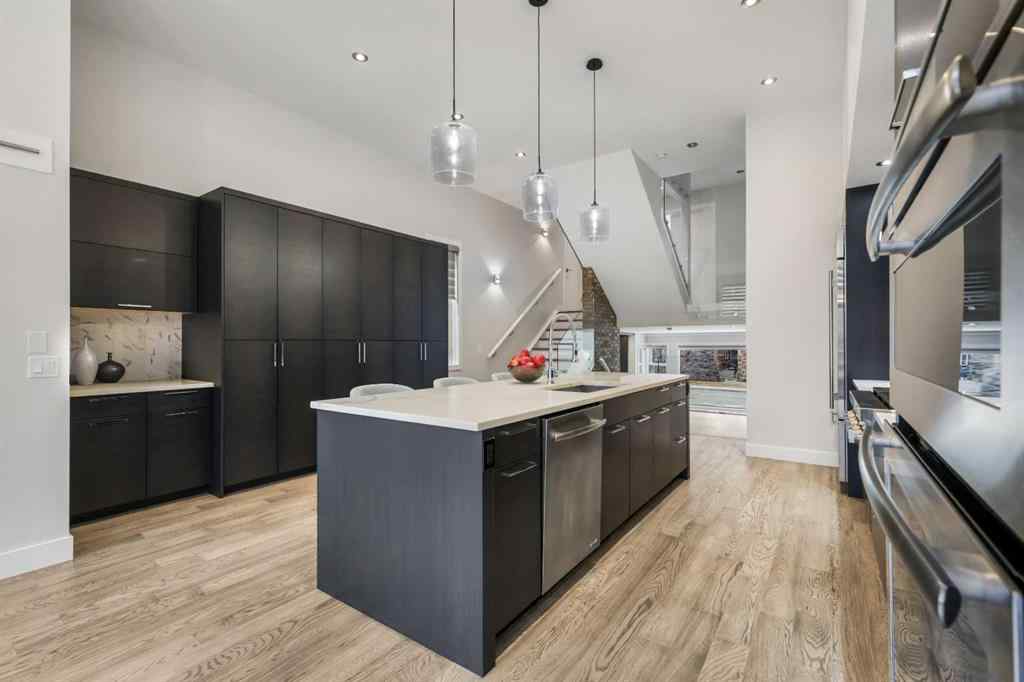 MLS® A2204677 - 639 26 Avenue NW in Mount Pleasant Calgary, Residential
