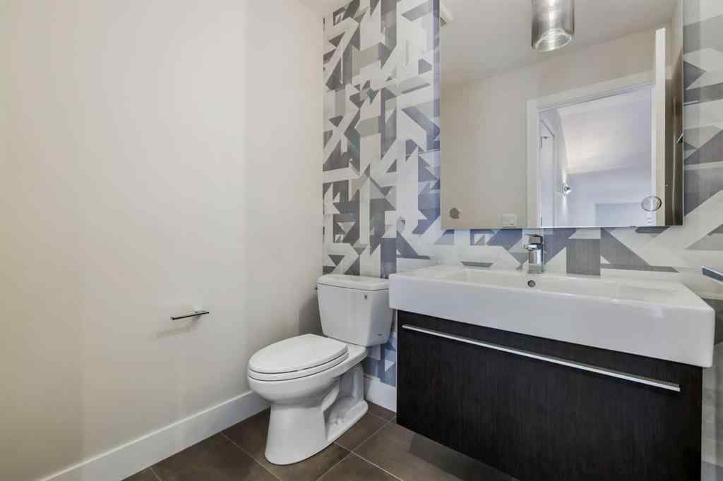 MLS® A2204677 - 639 26 Avenue NW in Mount Pleasant Calgary, Residential