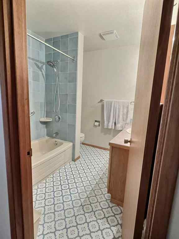 MLS® A2204877 - 404 Pyramid Lake Road  in Jasper Jasper, Residential