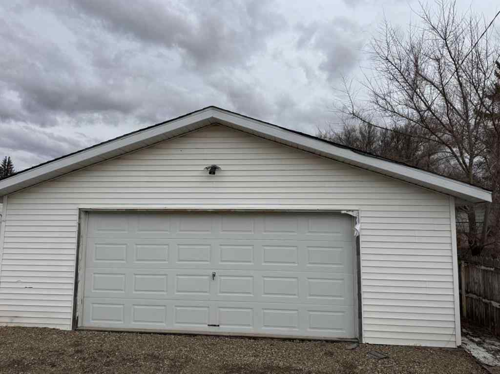 MLS® A2205279 - 5816 52 Street N in NONE Taber, Residential