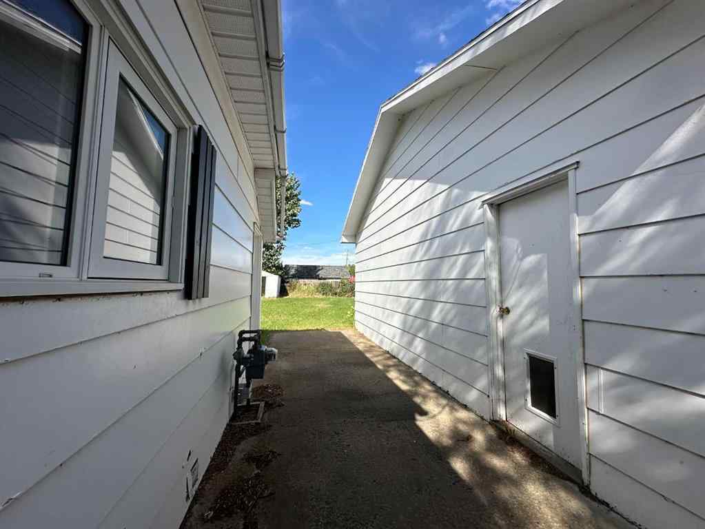 MLS® A2205506 - 5003 51 Street  in NONE Lougheed, Residential