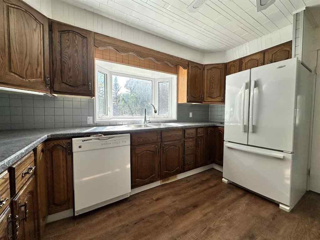 MLS® A2205506 - 5003 51 Street  in NONE Lougheed, Residential