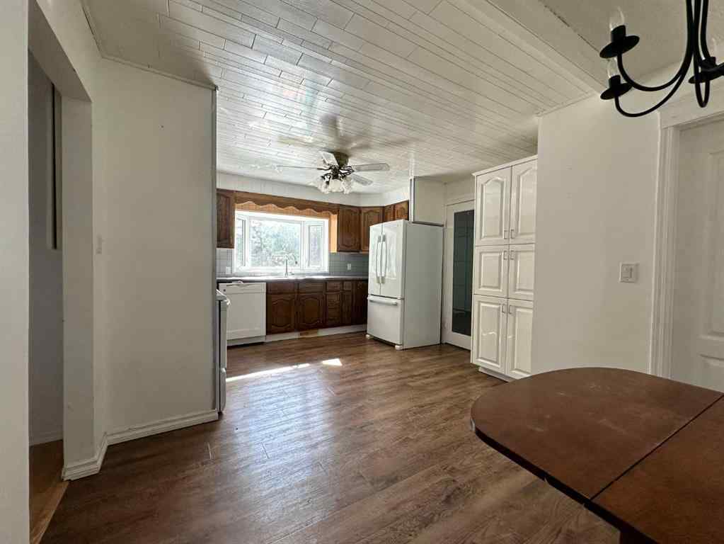 MLS® A2205506 - 5003 51 Street  in NONE Lougheed, Residential