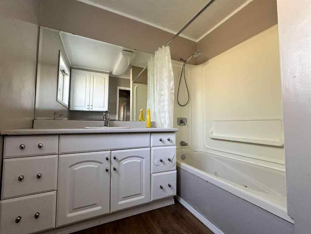 MLS® A2205506 - 5003 51 Street  in NONE Lougheed, Residential