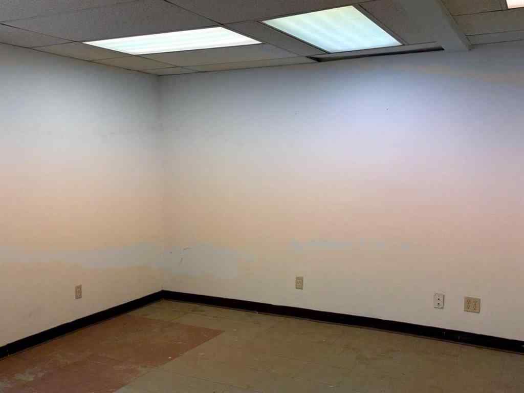 MLS® A2205507 - Unit #5F 7611 49 Avenue  in Northlands Industrial Park Red Deer, Commercial