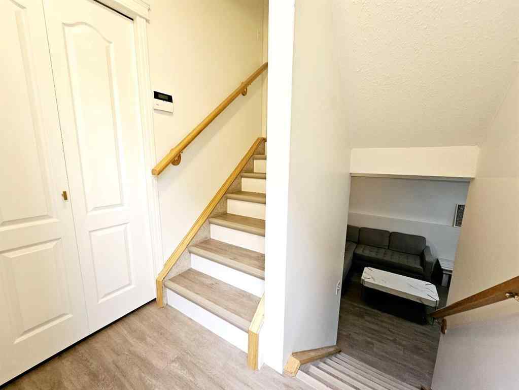 MLS® A2205574 - 5008 41 Street  in Cottage Area Sylvan Lake, Residential