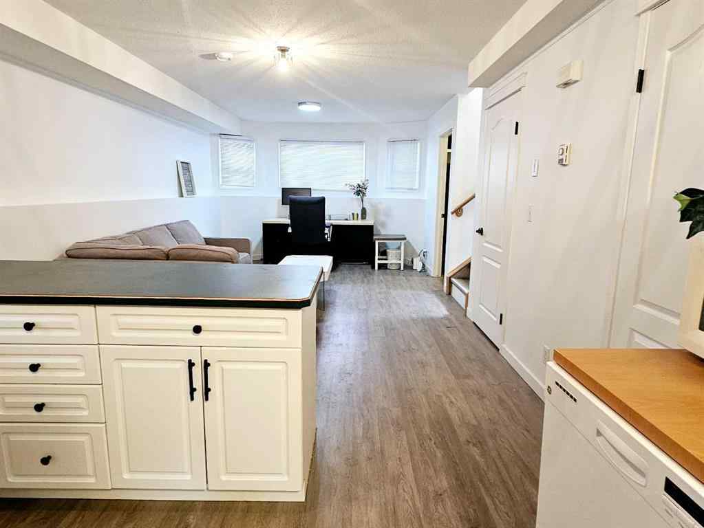 MLS® A2205574 - 5008 41 Street  in Cottage Area Sylvan Lake, Residential