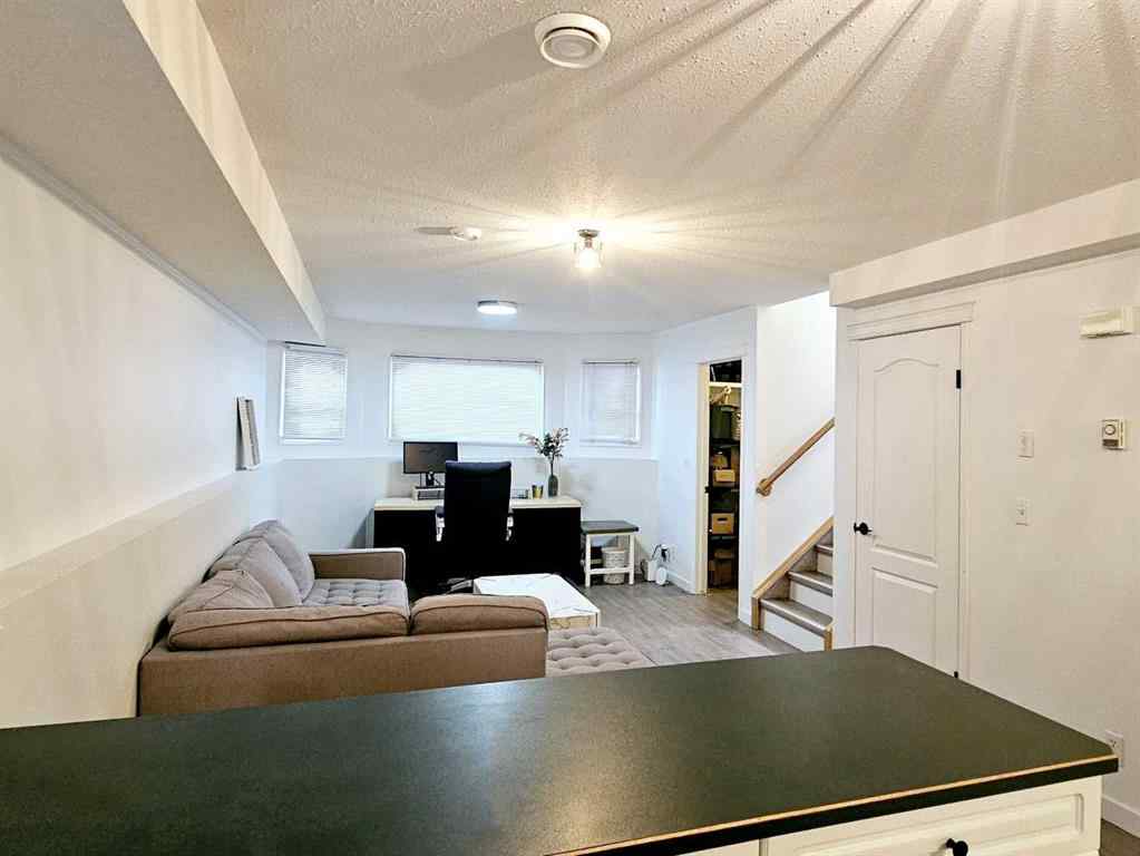 MLS® A2205574 - 5008 41 Street  in Cottage Area Sylvan Lake, Residential