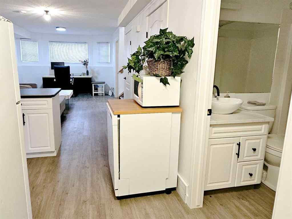 MLS® A2205574 - 5008 41 Street  in Cottage Area Sylvan Lake, Residential