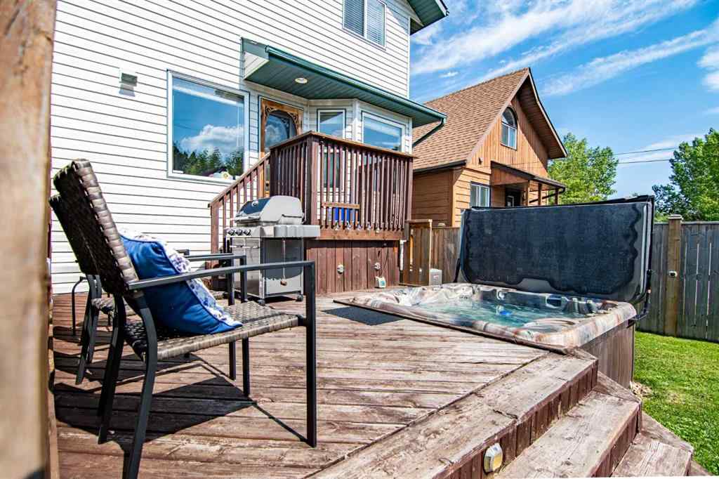 MLS® A2205574 - 5008 41 Street  in Cottage Area Sylvan Lake, Residential