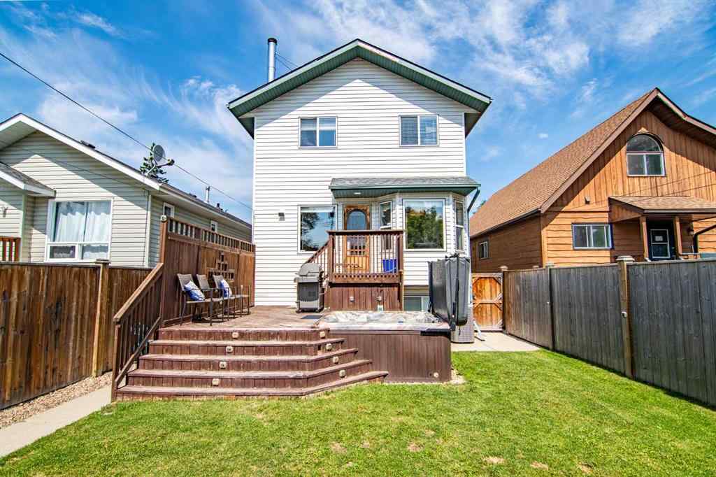 MLS® A2205574 - 5008 41 Street  in Cottage Area Sylvan Lake, Residential