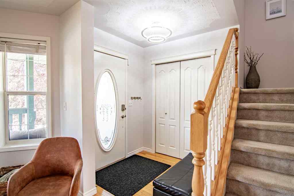 MLS® A2205574 - 5008 41 Street  in Cottage Area Sylvan Lake, Residential