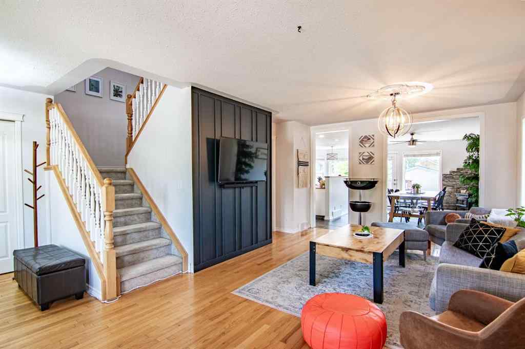 MLS® A2205574 - 5008 41 Street  in Cottage Area Sylvan Lake, Residential