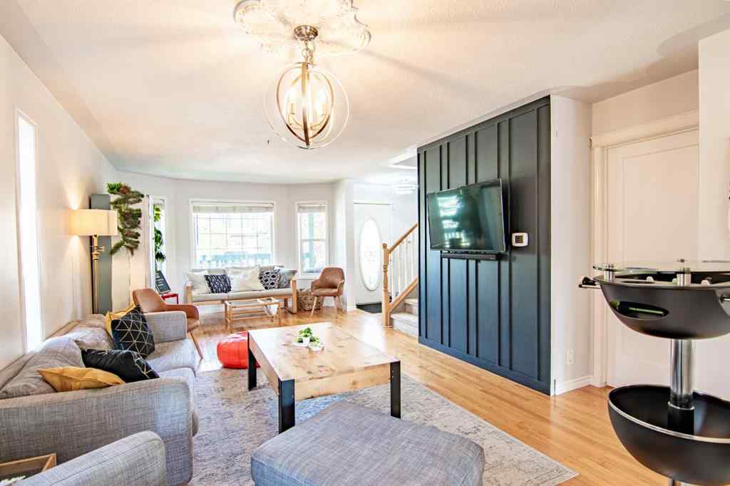 MLS® A2205574 - 5008 41 Street  in Cottage Area Sylvan Lake, Residential