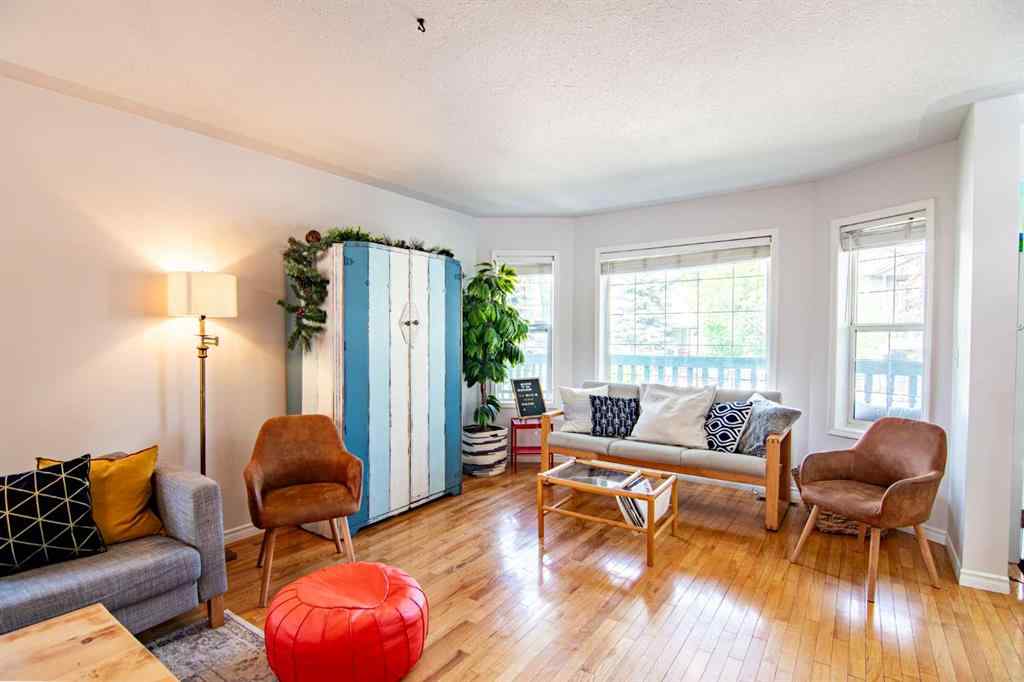 MLS® A2205574 - 5008 41 Street  in Cottage Area Sylvan Lake, Residential