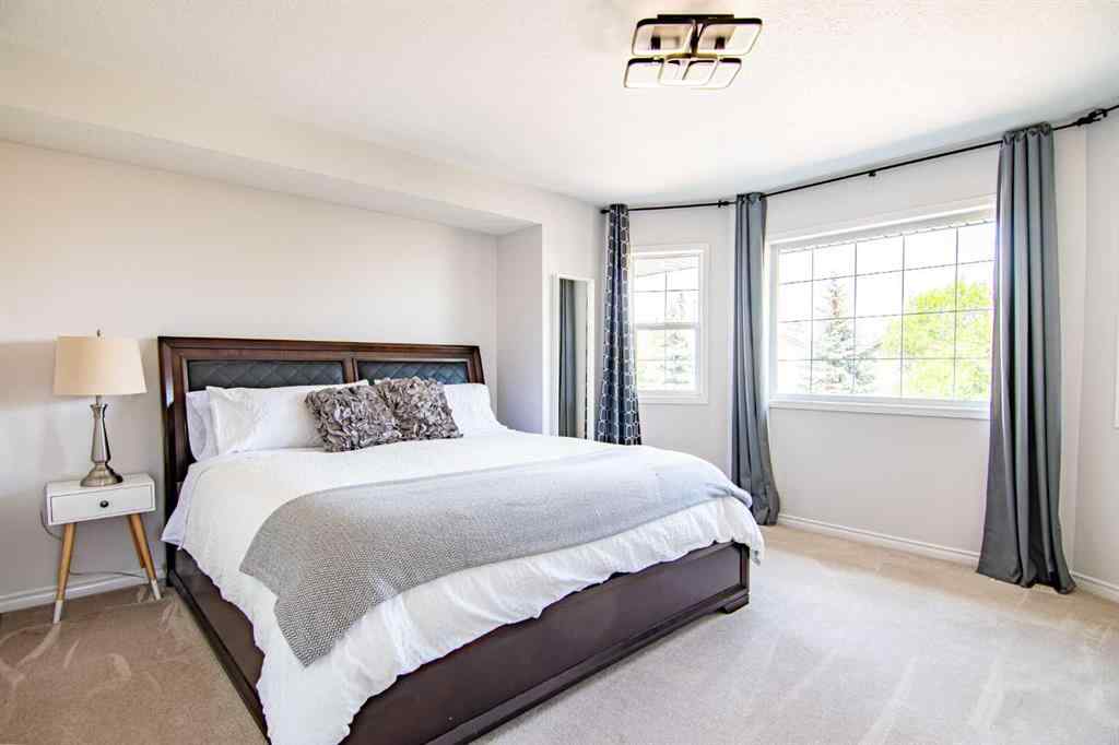 MLS® A2205574 - 5008 41 Street  in Cottage Area Sylvan Lake, Residential