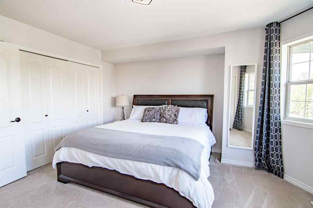 MLS® A2205574 - 5008 41 Street  in Cottage Area Sylvan Lake, Residential