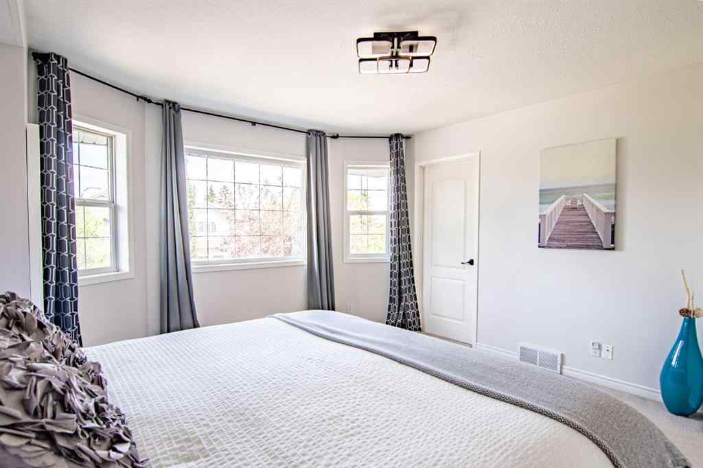 MLS® A2205574 - 5008 41 Street  in Cottage Area Sylvan Lake, Residential