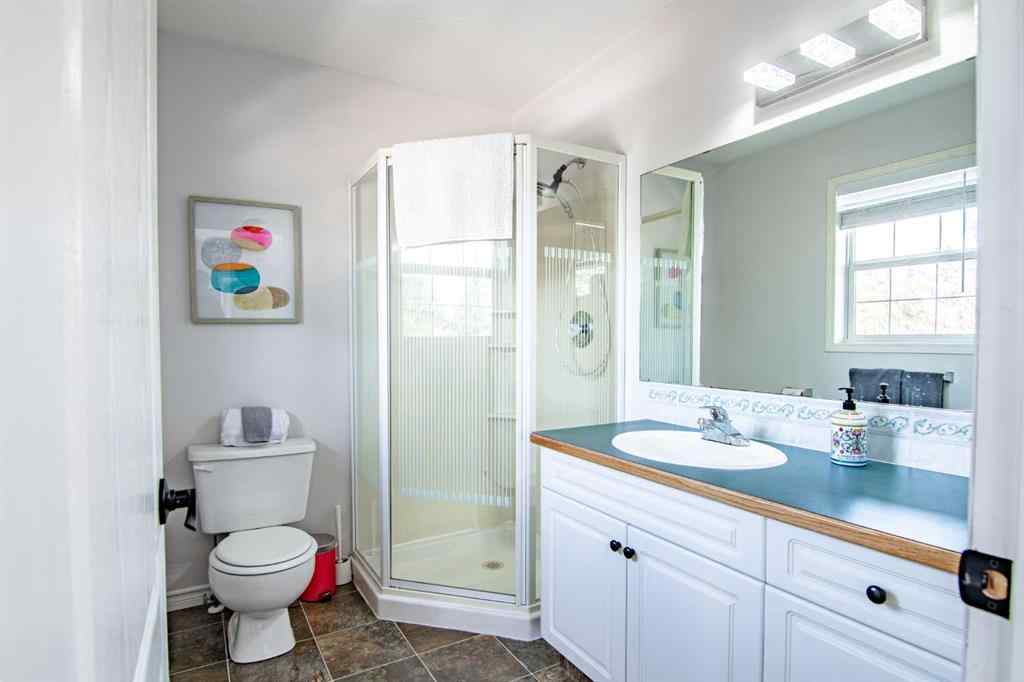MLS® A2205574 - 5008 41 Street  in Cottage Area Sylvan Lake, Residential