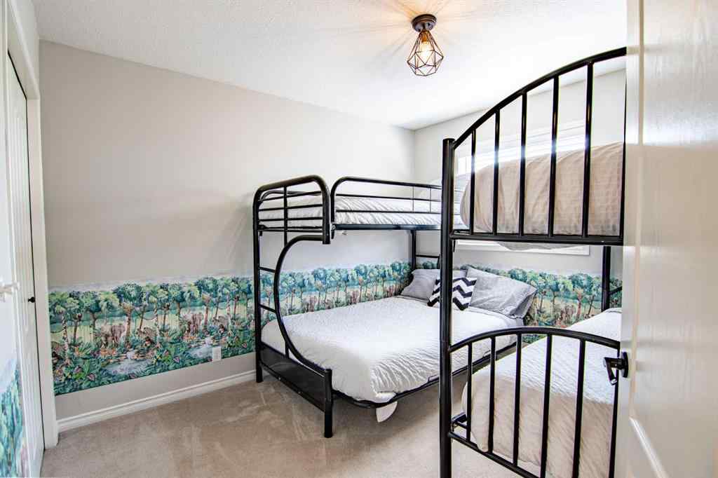 MLS® A2205574 - 5008 41 Street  in Cottage Area Sylvan Lake, Residential