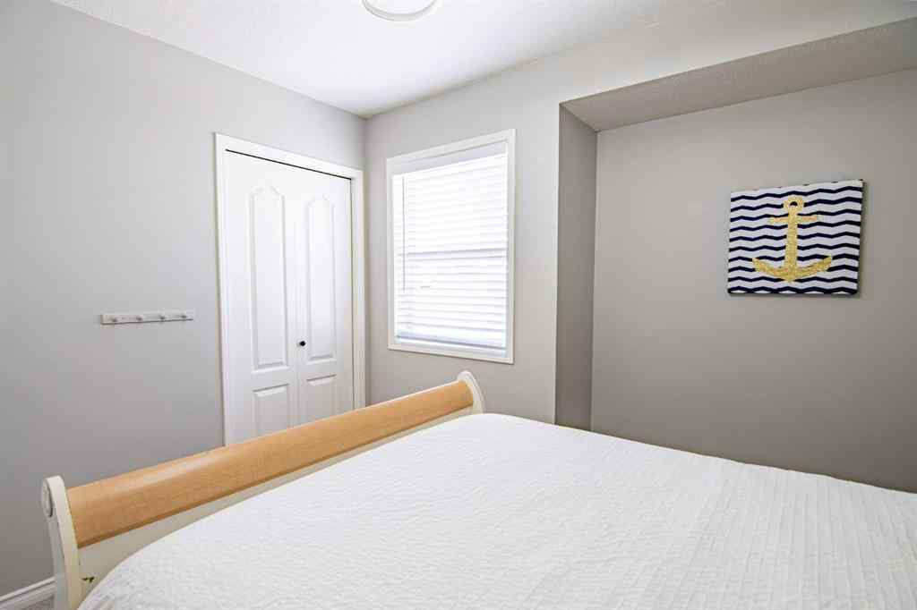 MLS® A2205574 - 5008 41 Street  in Cottage Area Sylvan Lake, Residential