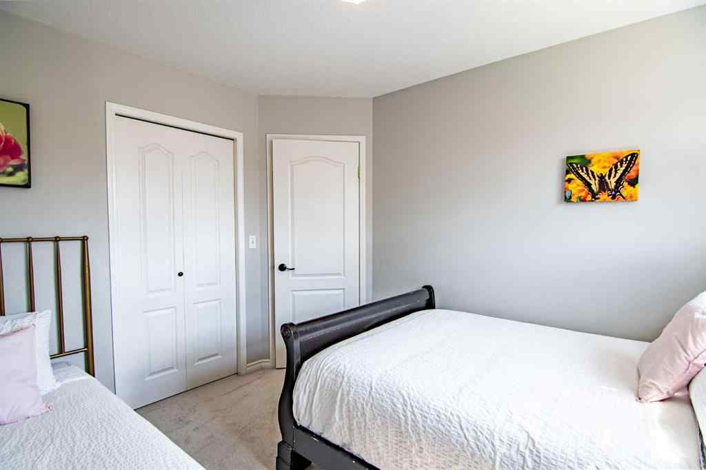 MLS® A2205574 - 5008 41 Street  in Cottage Area Sylvan Lake, Residential