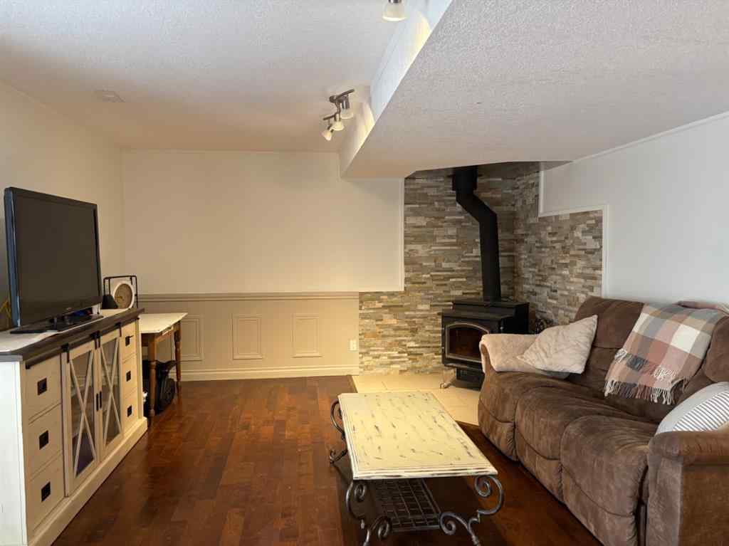 MLS® A2205800 - 182 S 3 Street E in NONE Magrath, Residential