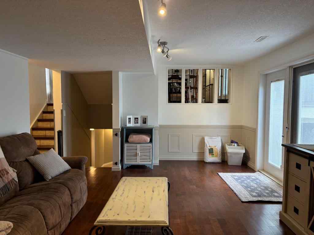 MLS® A2205800 - 182 S 3 Street E in NONE Magrath, Residential