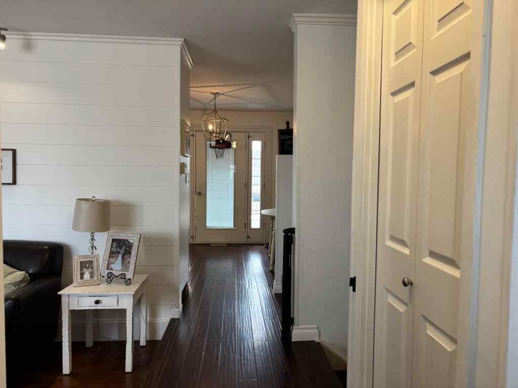 MLS® A2205800 - 182 S 3 Street E in NONE Magrath, Residential