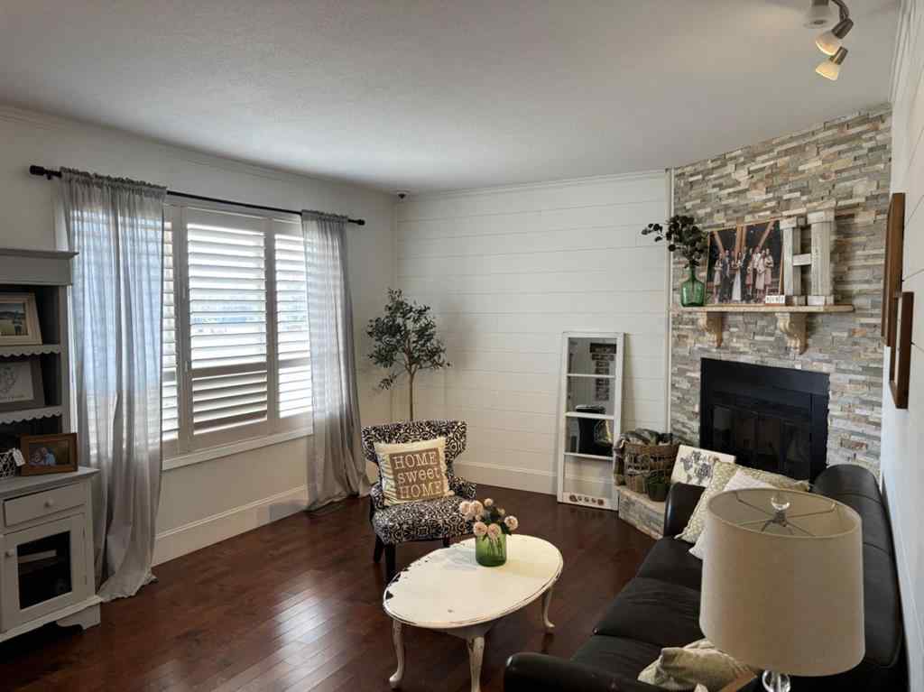 MLS® A2205800 - 182 S 3 Street E in NONE Magrath, Residential