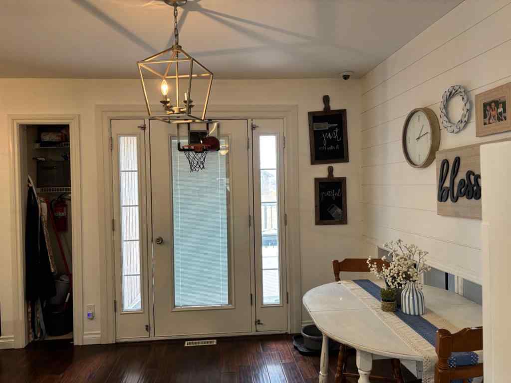 MLS® A2205800 - 182 S 3 Street E in NONE Magrath, Residential