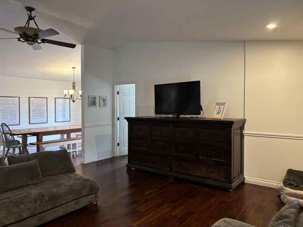 MLS® A2205800 - 182 S 3 Street E in NONE Magrath, Residential