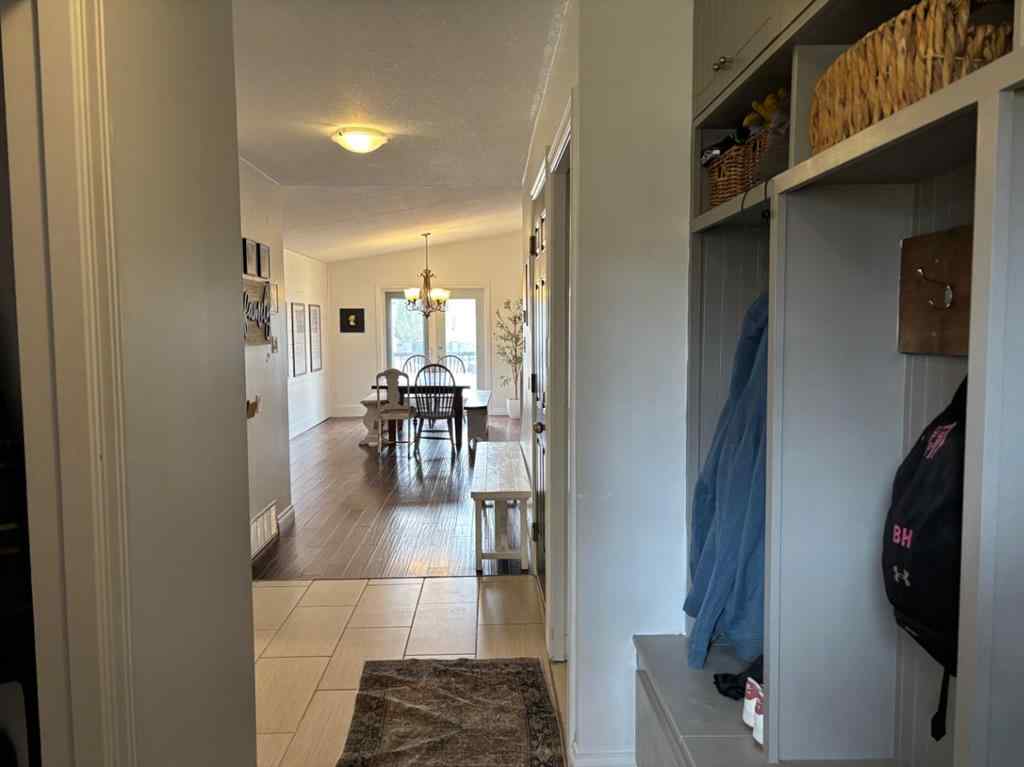 MLS® A2205800 - 182 S 3 Street E in NONE Magrath, Residential