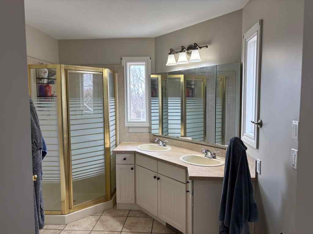 MLS® A2205800 - 182 S 3 Street E in NONE Magrath, Residential