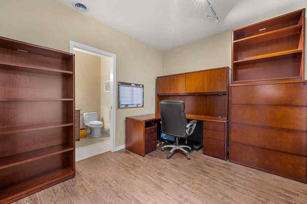MLS® A2205922 - Unit #402 103 10 Avenue NW in Crescent Heights Calgary, Residential