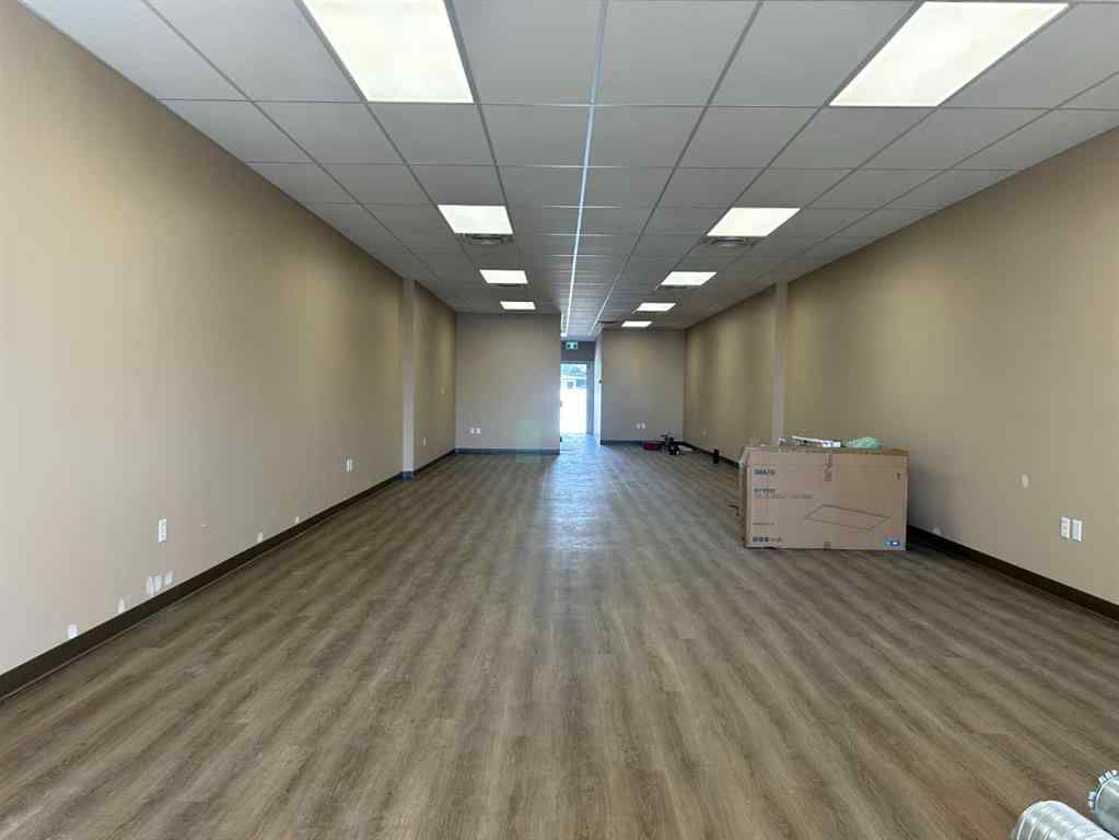 MLS® A2206108 - Unit #B 66 8 Street NW in Northwest Crescent Heights Medicine Hat, Commercial
