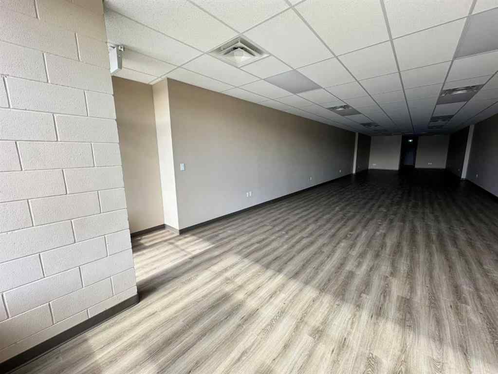 MLS® A2206108 - Unit #B 66 8 Street NW in Northwest Crescent Heights Medicine Hat, Commercial